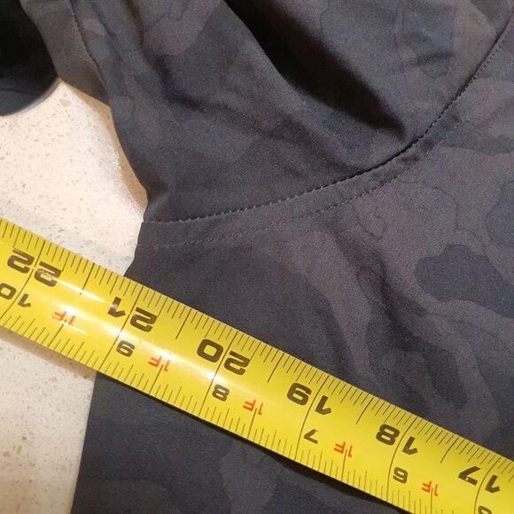 Vuori Men's Outdoor Trainer Jacket Shell  V512 Large logo embossed New - Picture 9 of 9